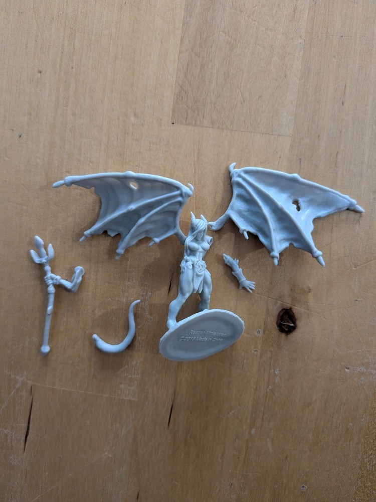 Reaper Bones 4 Succubus