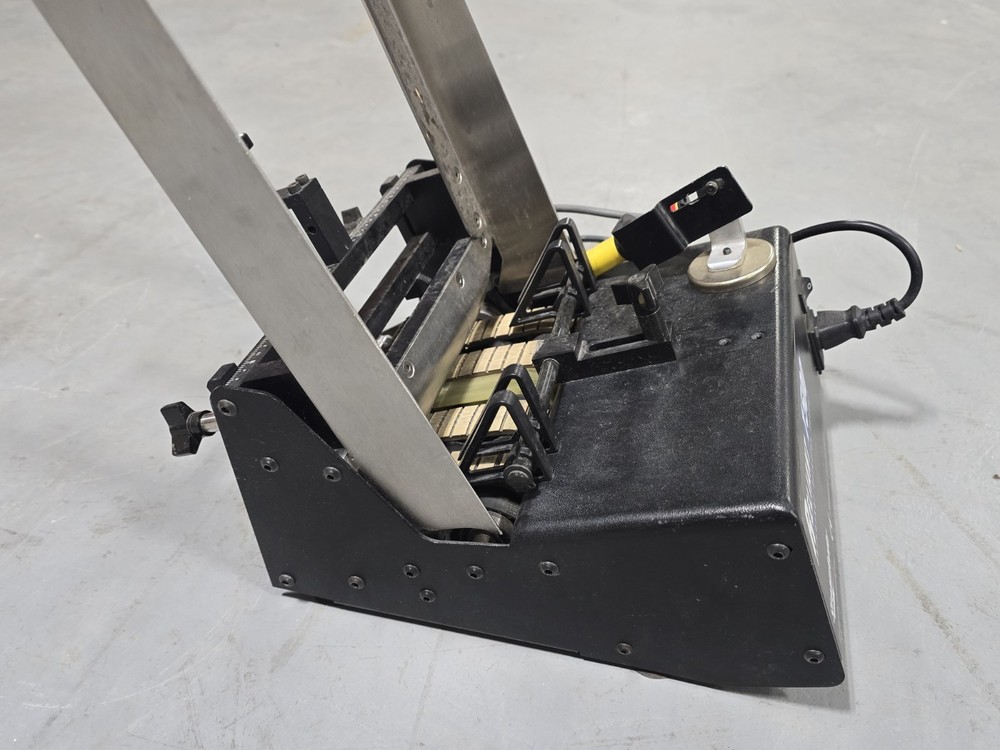 Streamfeeder Reliant 1500 Stream Feeder Product Feeder *Light Use*