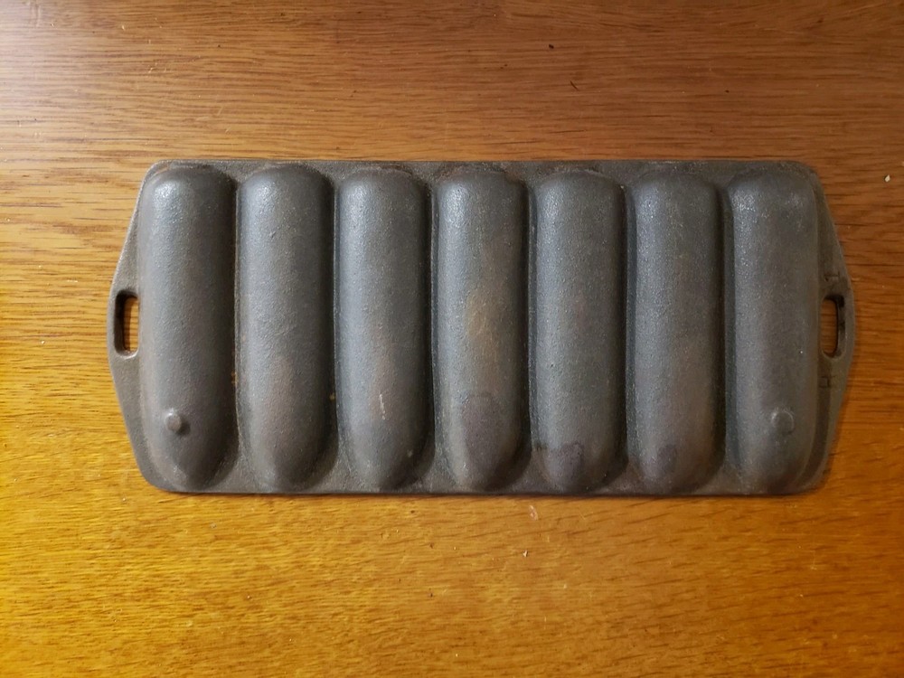 Vintage Cast Iron 7 Stick Corn Cob Cornbread Pan
