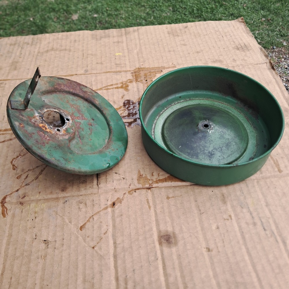 John Deere 110 - air cleaner assembly