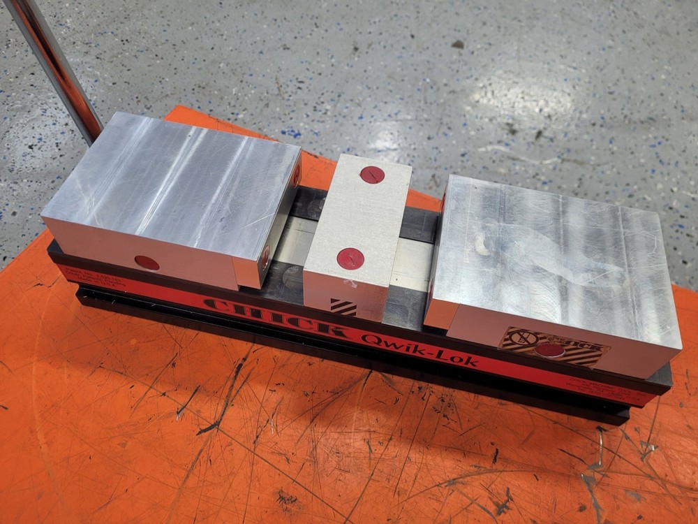 Chick Qwik Lok 4" Milling Vise with jaws