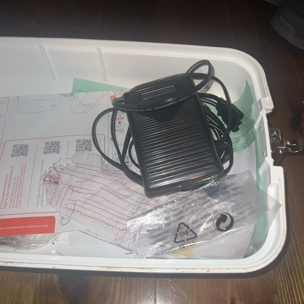 Singer Simple 3223G Automatic Zig-Zag Sewing Machine (Turquoise)