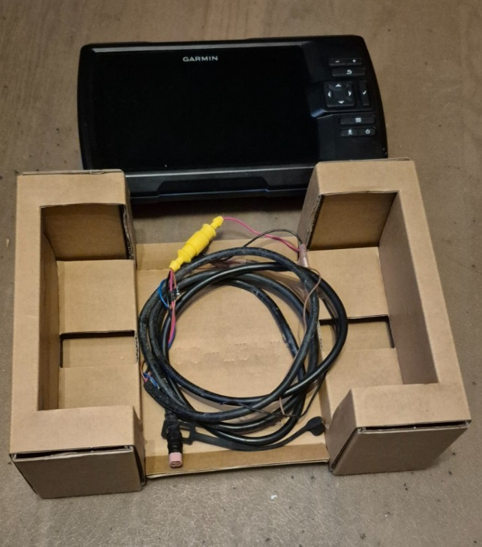 Garmin STRIKER Vivid 7cv Marine Fishfinder with GT20-TM Transducer 010-02552-00