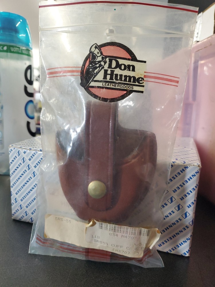 Don Hume Leathergoods SRS55 Cuff Case Pt, **Read Description**