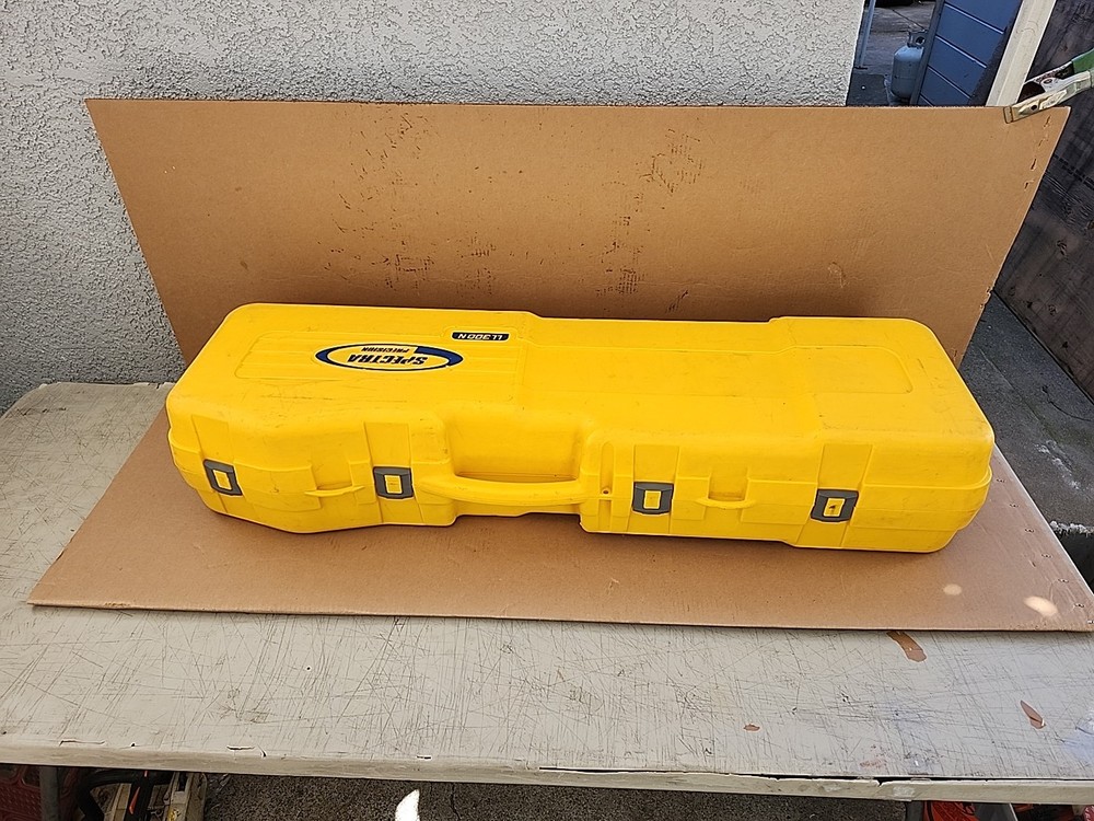 Spectra Precision LL300N Laser Level, Self-Leveling Kit W/ HL450 Receiver