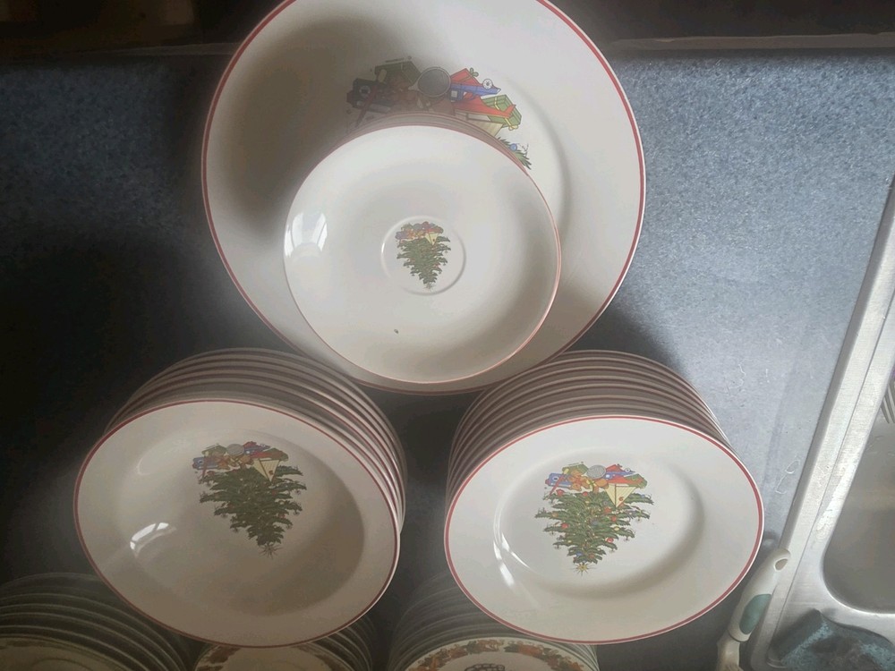 Christmas Dish Set 26 Pices Cuthbertson