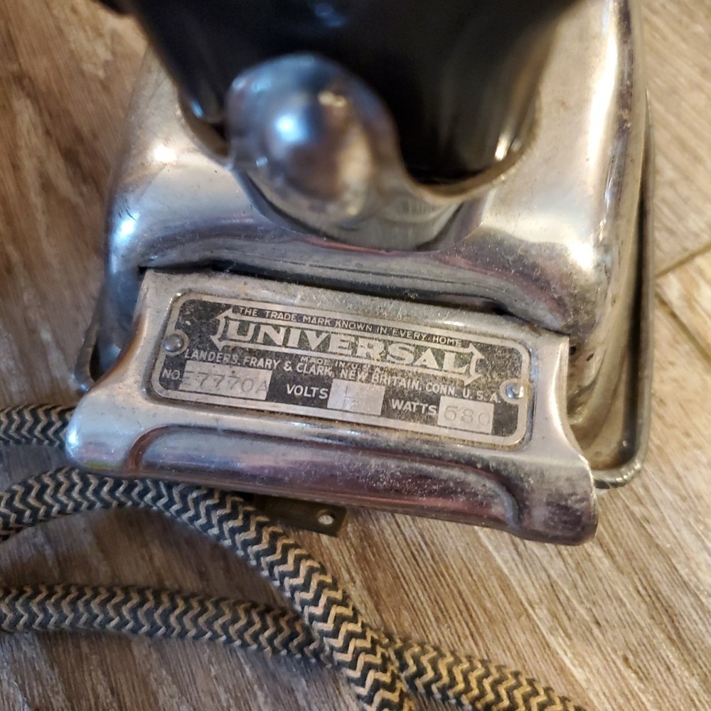 Vintage Singer Universal Electric Iron Model 27770A Automatic With Cord 115 Volt