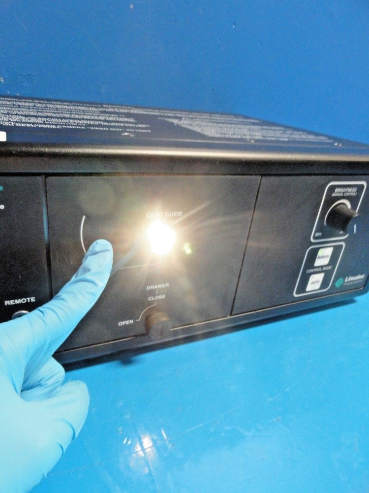 Conmed Linvatec Intravision 8425A Automatic Light Source ~16110