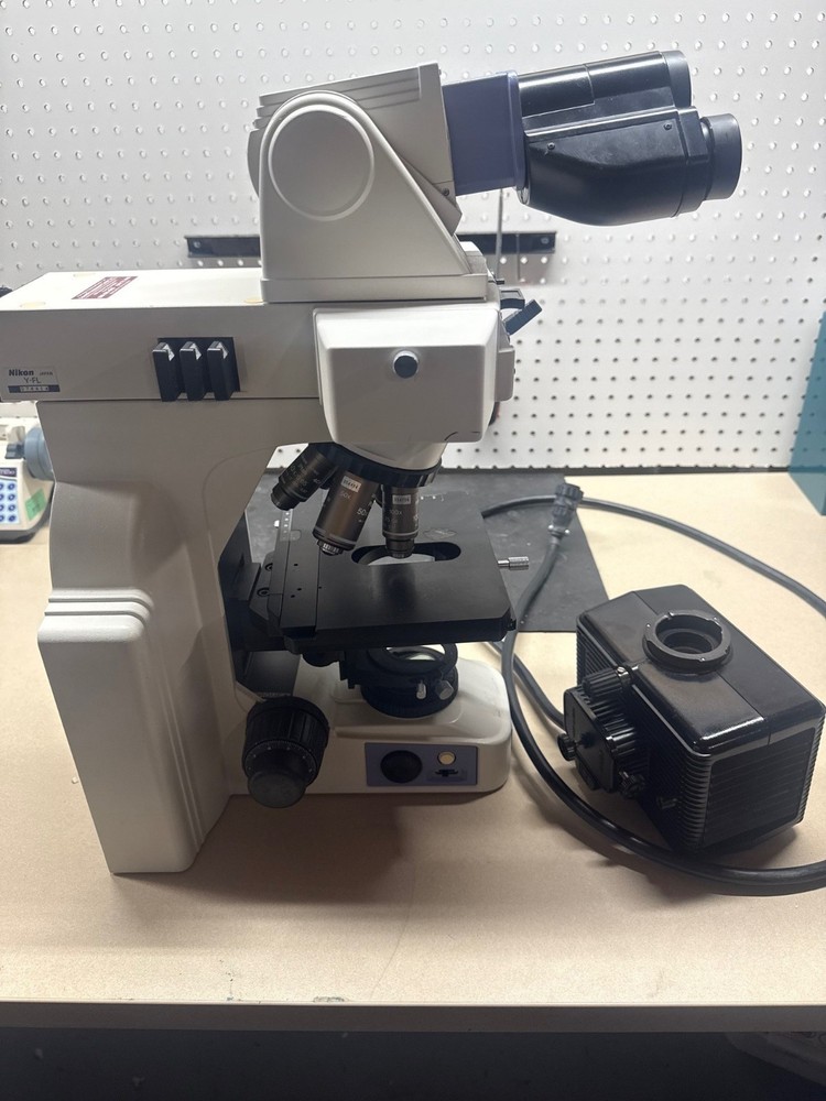 Nikon Eclipse E400 Microscope