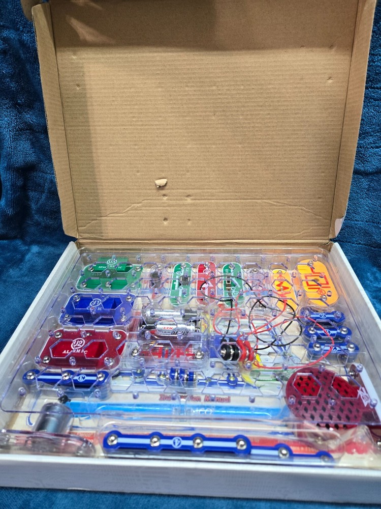 Electronics Discovery Kit STEM Snap Circuits Jr. SC-100
