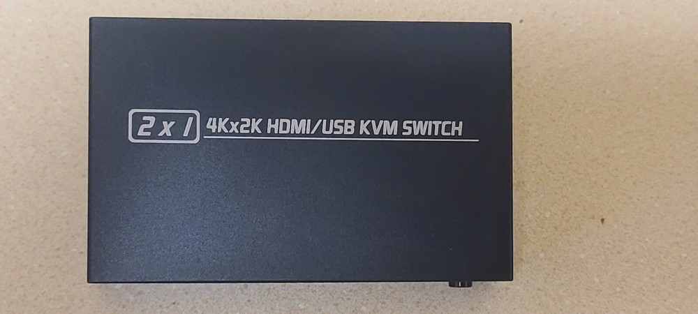 2x1 AIMOS AM-KVM201-CL 4K HDMI USB-C