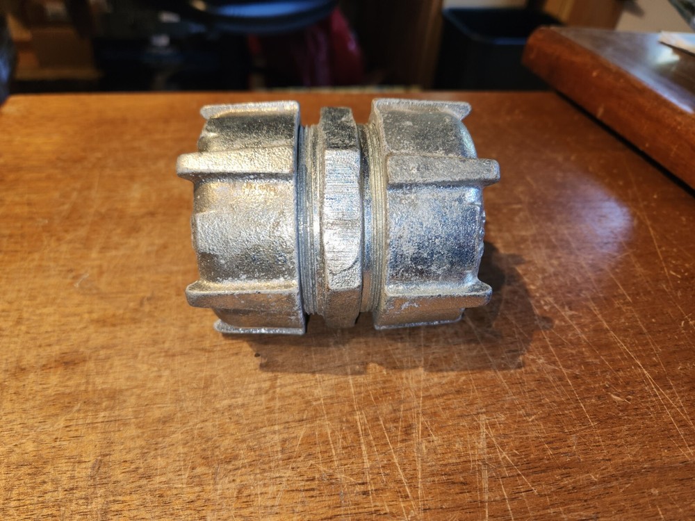 1 - Thomas & Betts Steel City 2" Threadless Rigid/IMC Compression Coupling