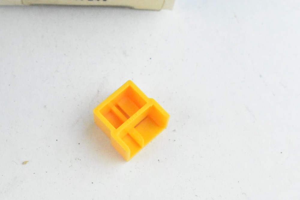 Idec HW1L-M2F10QD-R-24V