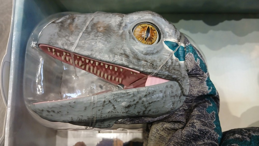 Jurassic World baby Blue Puppetronic RealFX Training Clicker wow stuff.