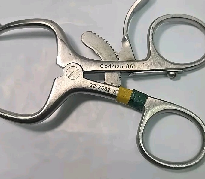 Codman 32-3602 Retractor, with Ratchet, 3.75" Length