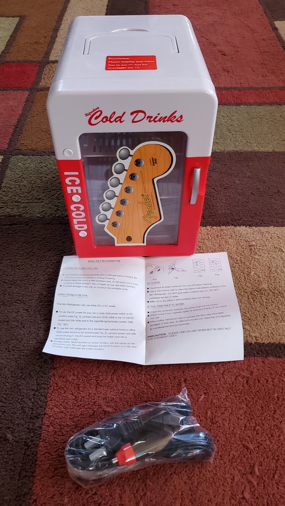 Fender AC/DC Portable Mini Fridge 6 cans (4 Liter)