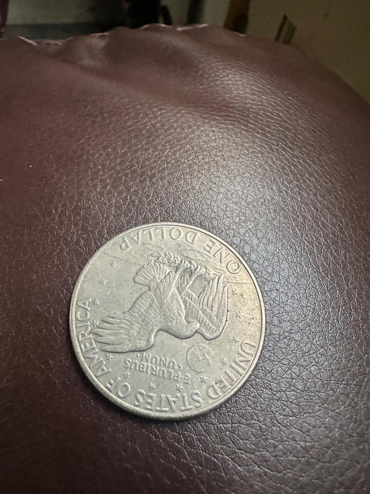 1972 D One Dollar Liberty Eisenhower Coin Flying Eagle upside down