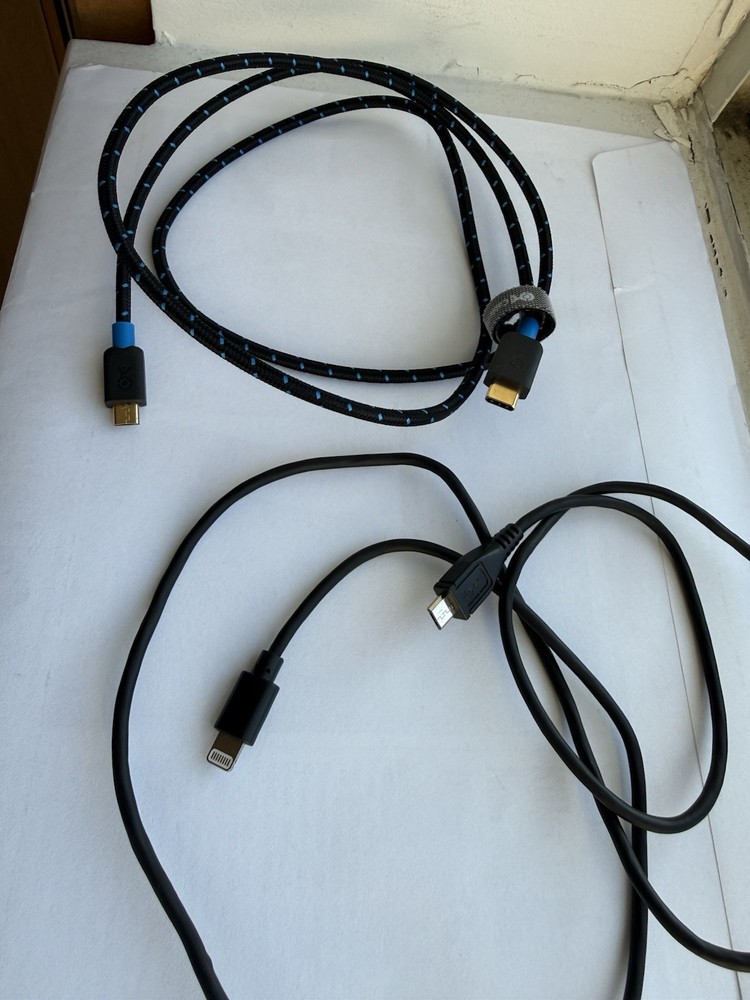 Shure MVi Digital Audio Interface with Lightning Cable & USB-C Cable Included