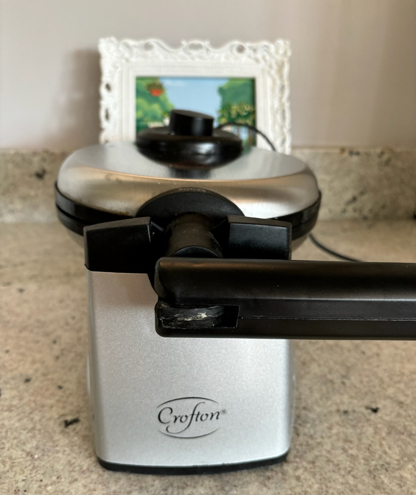 Crofton Rotating Belgian Waffle Maker Non-Stick Tested Works