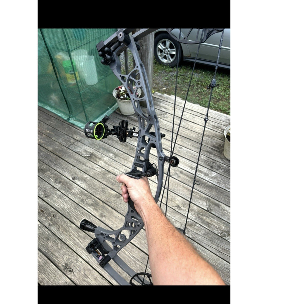 Hoyt Alpha X 30  Compound bow Right Hand