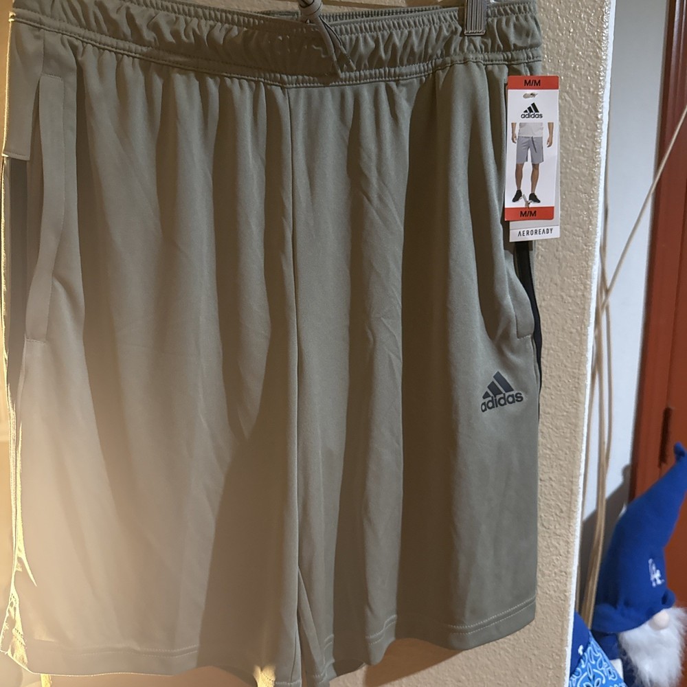 Men’s Adidas Aeroready Grey size m drawstring & zip pockets