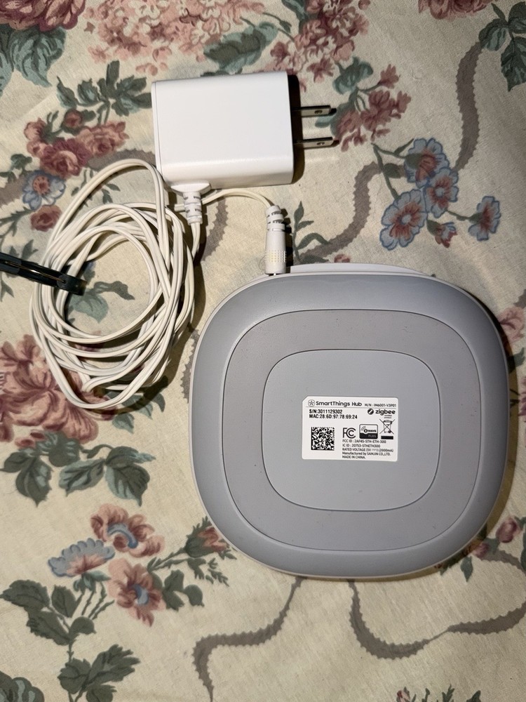 SmartThings Hub IM6001-V3P01 ZigBee Z-Wave Plus