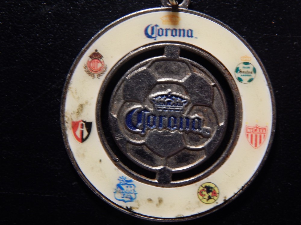VINTAGE CORONA KEYCHAIN!   ZZ599UDC