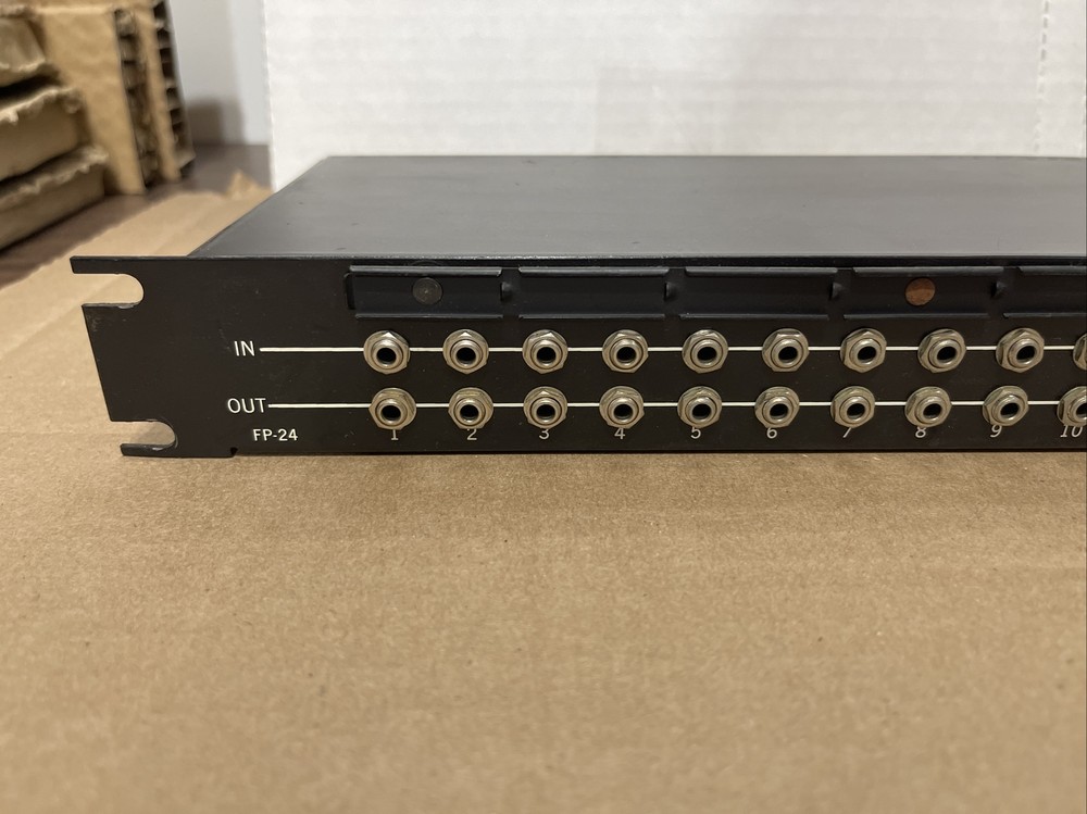 Russound FP-24 Rackmount Audiojack