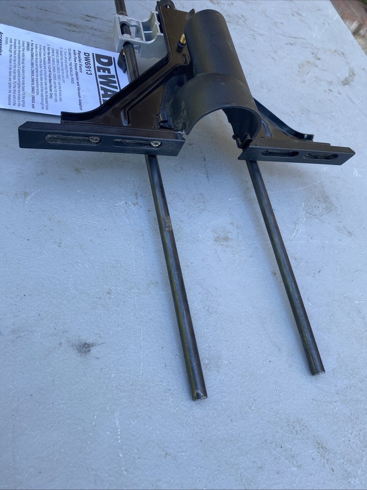 DeWALT Universal Edge Guide-Parallel Fence w/ vacuum adapter Model-DW6913