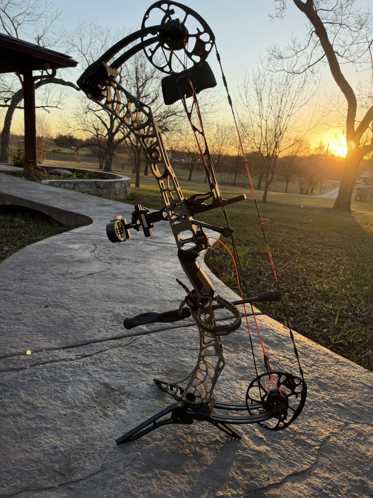 Matthews compound bow phase 4 33 Right Hand