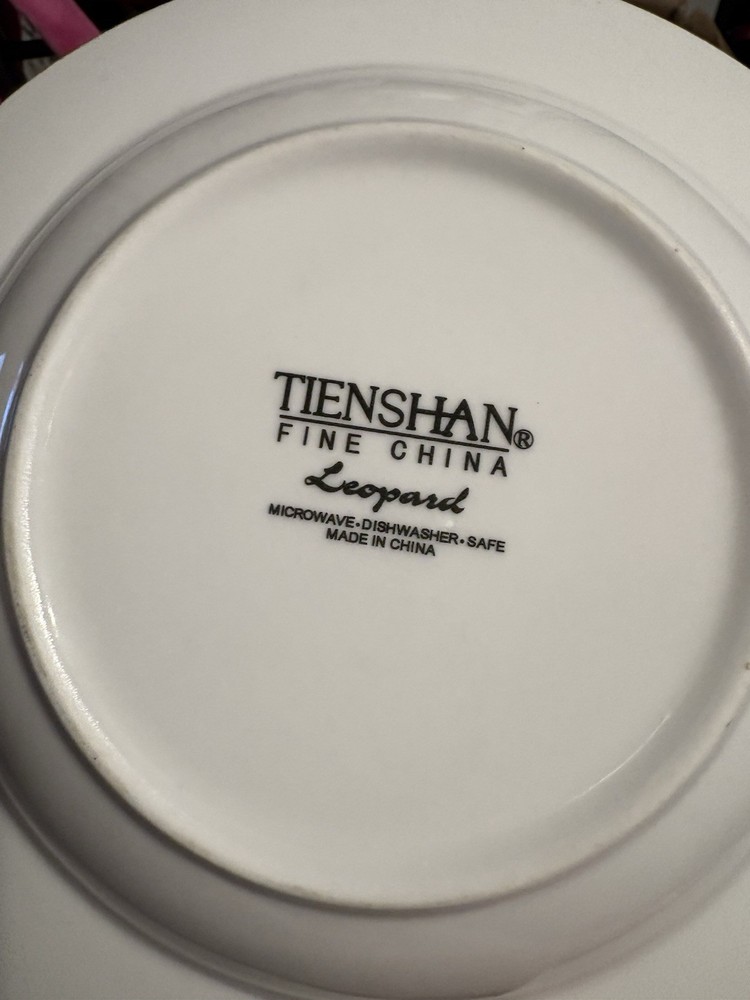 Tienshan leopard dinner plates Lot 9