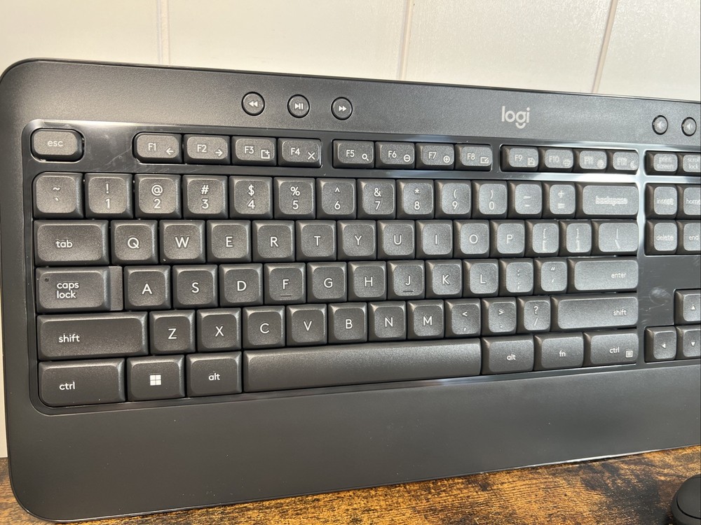 NEW Logitech MK540 Advanced Wireless Keyboard and Mouse Combo