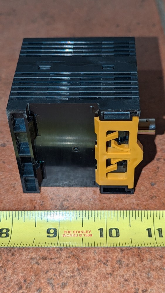 (1) Omron V680-HAM42-DRT ID Controller 24VDC NOS