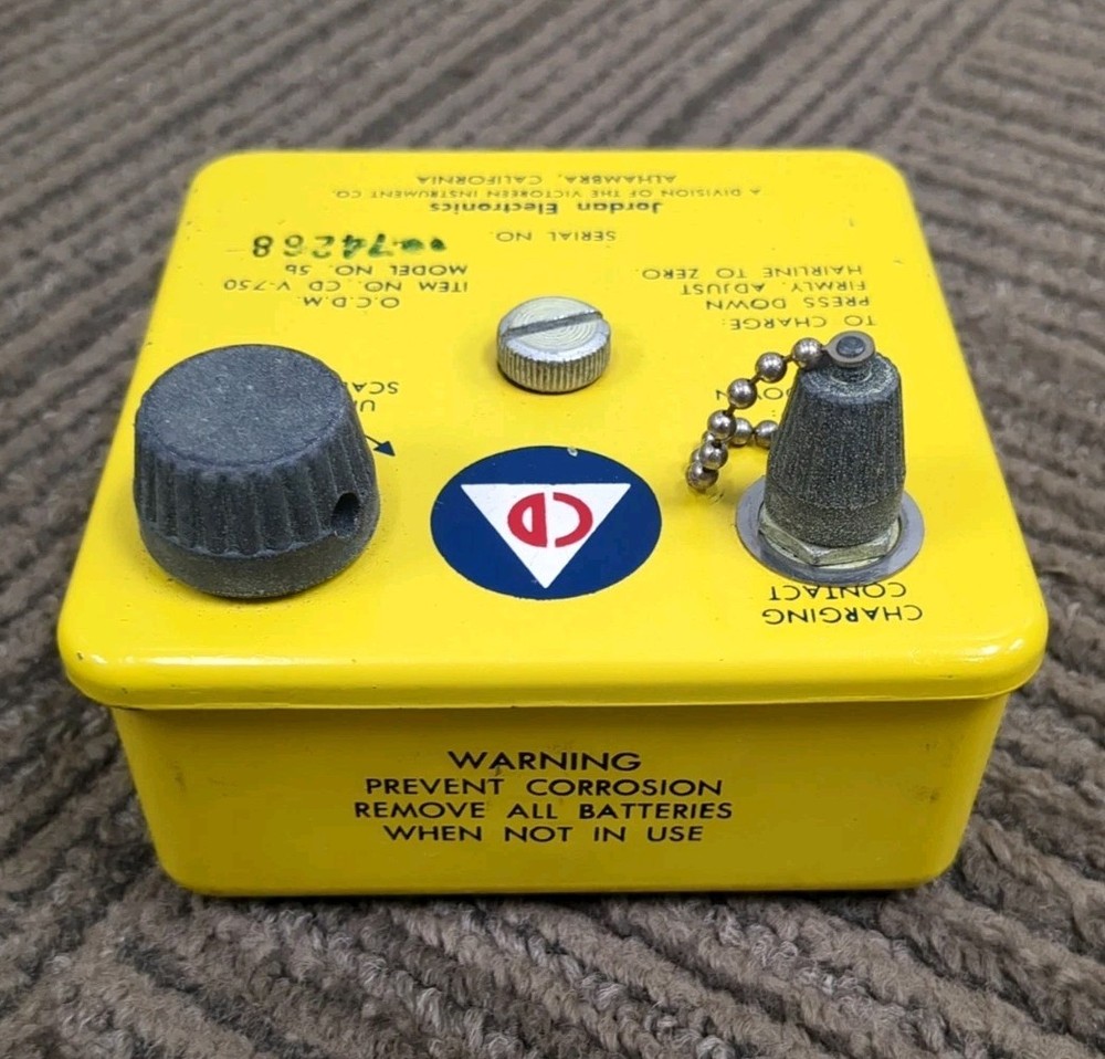 UNTESTED CD V-777-1 Vintage Radiation Detection Geiger Kit - READ DESCRIPTION!!