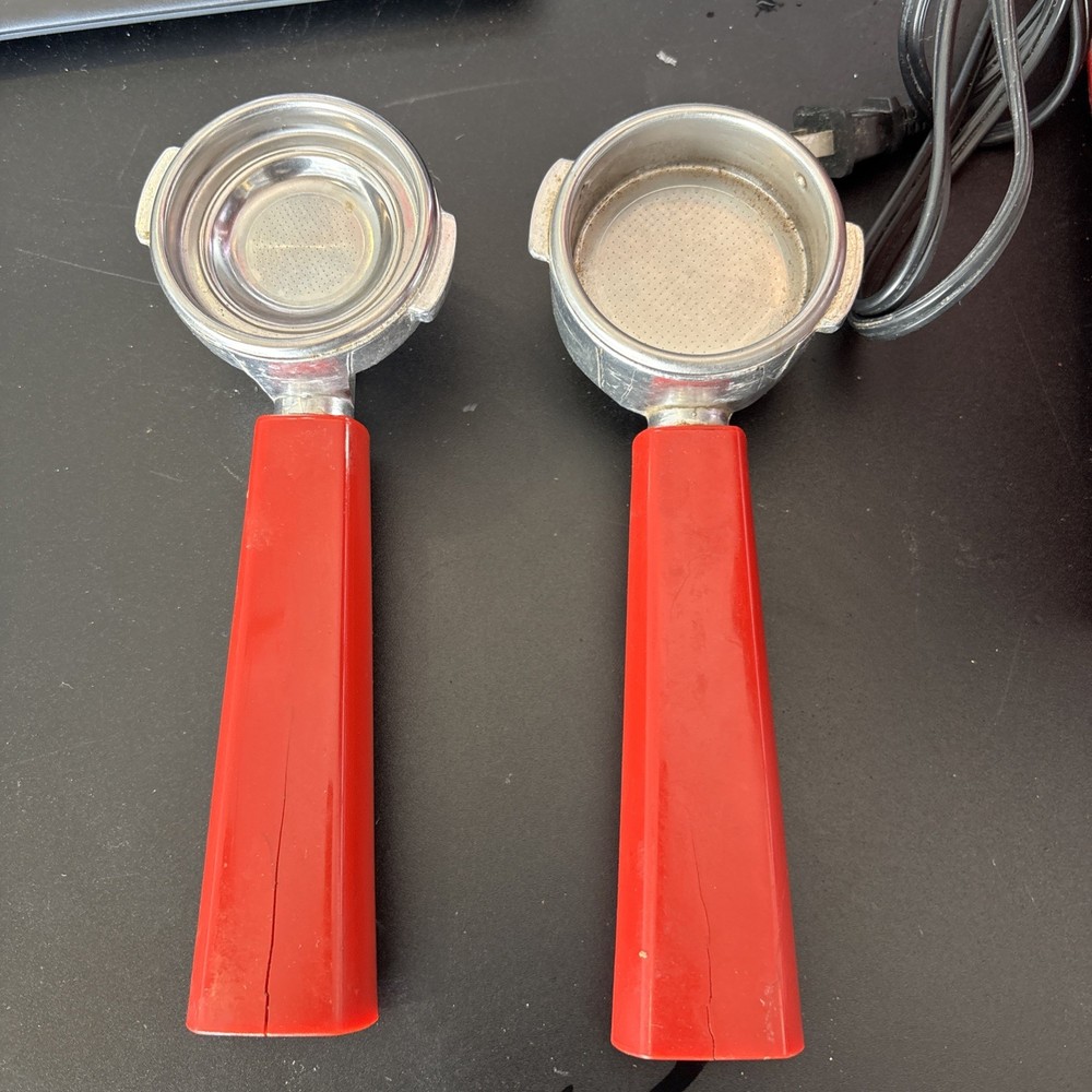 ESPRESSIONE CAFE RETRO ESPRESSO MACHINE MODEL 1388R - Working