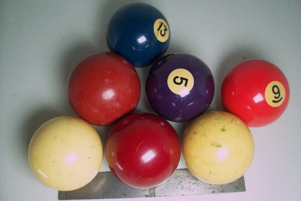 7 billiard balls vintage