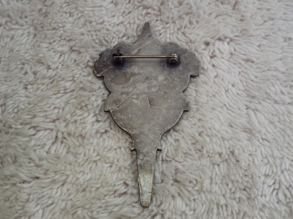 Silvertone Pin (D66)