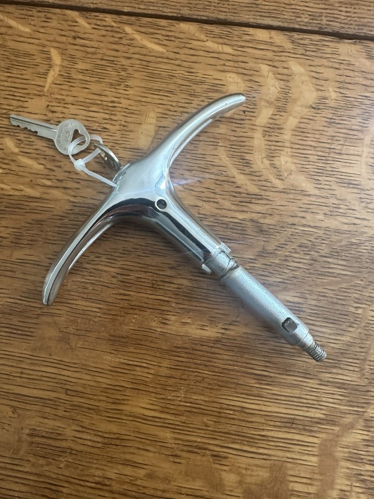 1949 CHEVROLET TRUNK LOCK & 2 KEYS