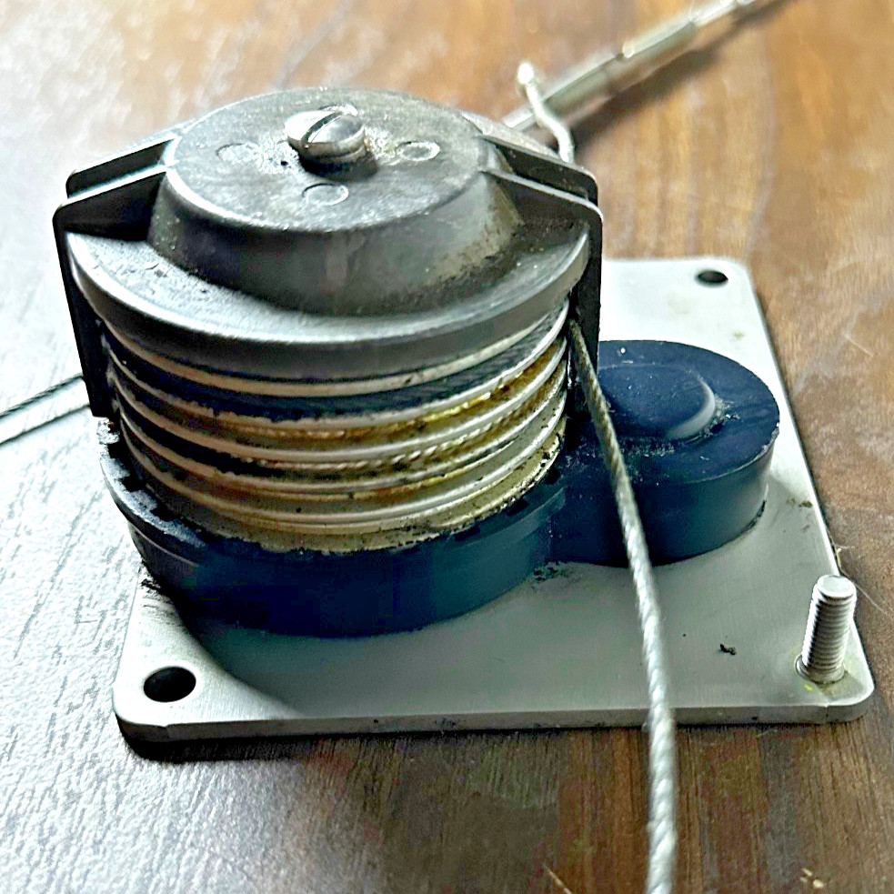 BENDIX AUTOPILOT SERVO MOUNT PN 3604329-0502 - Working as Removed