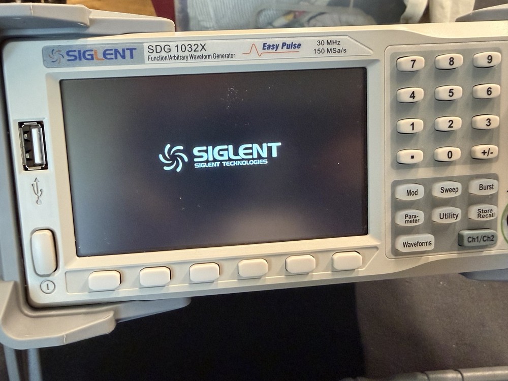 Siglent SDG1032X Arbitrary Waveform Function Generator - NEW condition