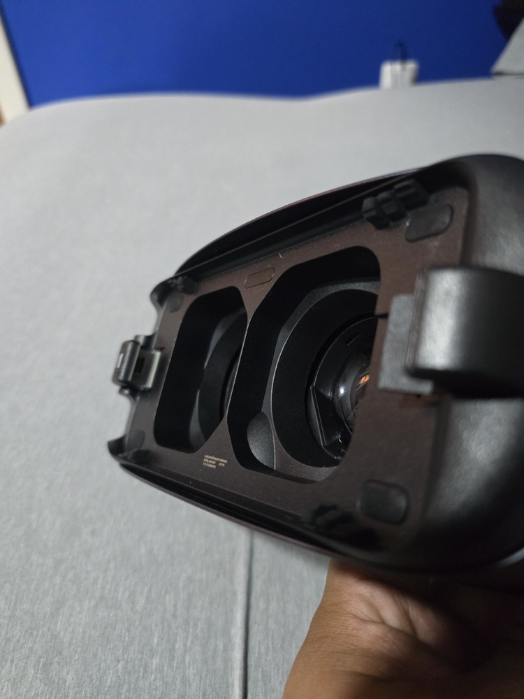 Samsung SMR324 Gear VR with Controller - Black