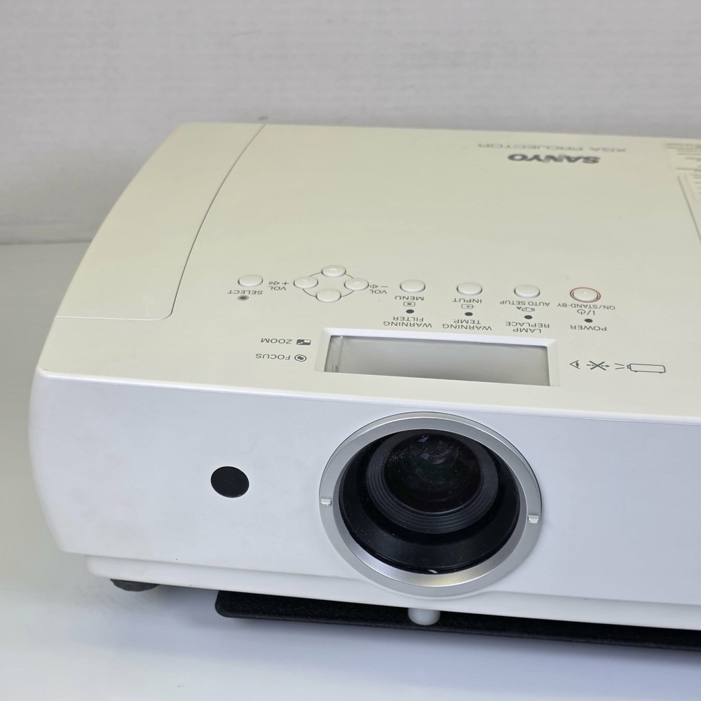 Untested Sanyo PLC-XC56 XGA projector
