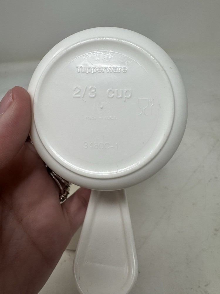Tupperware Measuring Cups Set of 4 Stackable Curved Handle Double Spouts White