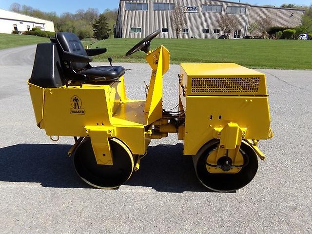 1993 WACKER RD880V 35" ARTICULATING DOUBLE DRUM VIBRATORY ROLLER