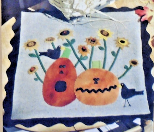 Fred & Ginger 119 The Bees Knees Wool Felt Applique Embroidery Pattern