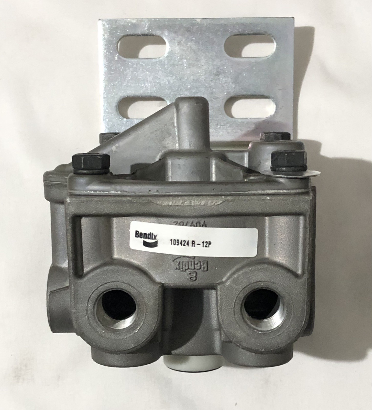 Bendix 109424 Air Brake Relay Valve R-12P Pilot Trailer Genuine OEM New 0 PSI