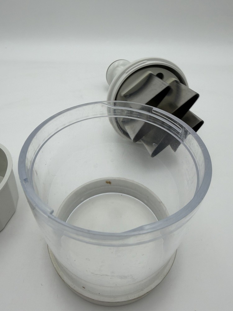 Pampered Chef Push Function Food Chopper - White - #2585: Preowned