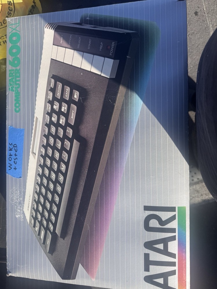 Atari Computer 600XL With Box With Cables No Manuels Tested( Box Ok Condition)