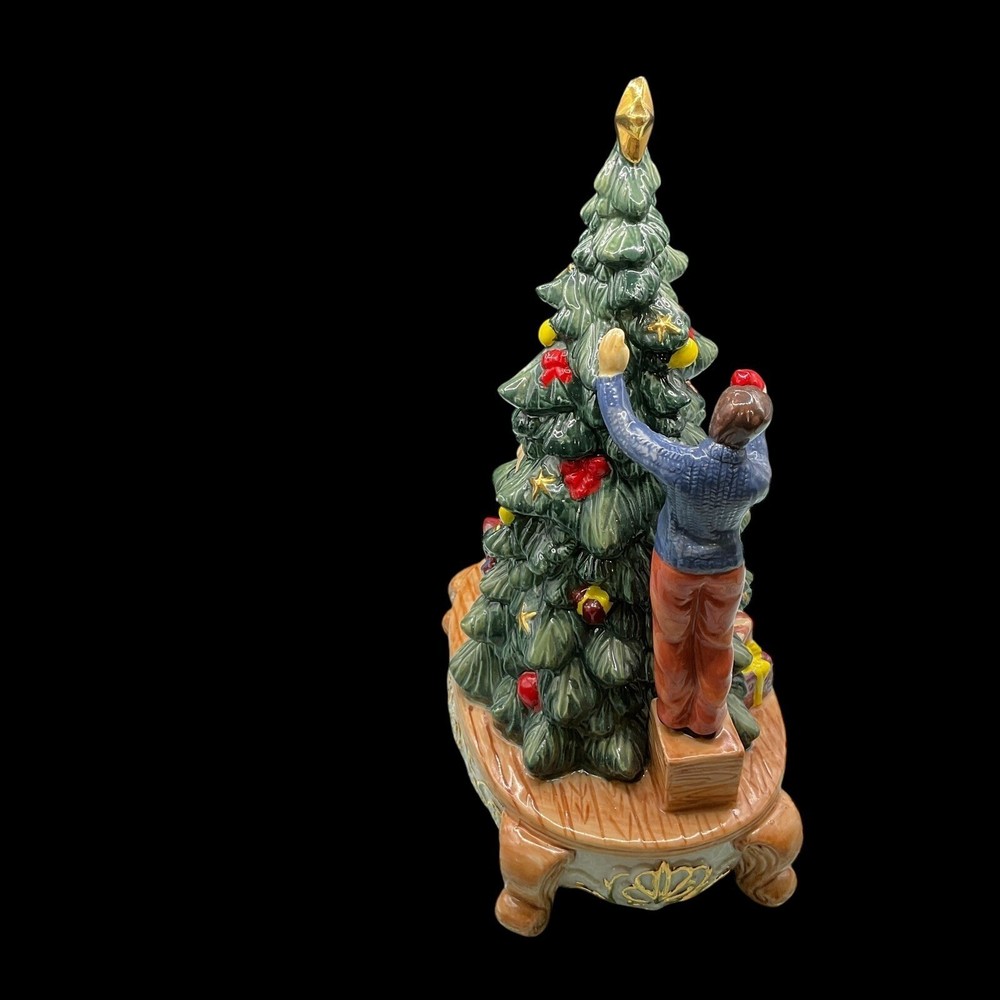 2002 Musical Christmas Tree Scene Ceramic Couple Decorating Tree