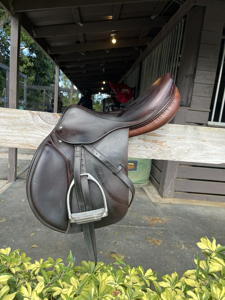 devoucoux saddle 18 - reconditioned by Devoucoux in Wellington!